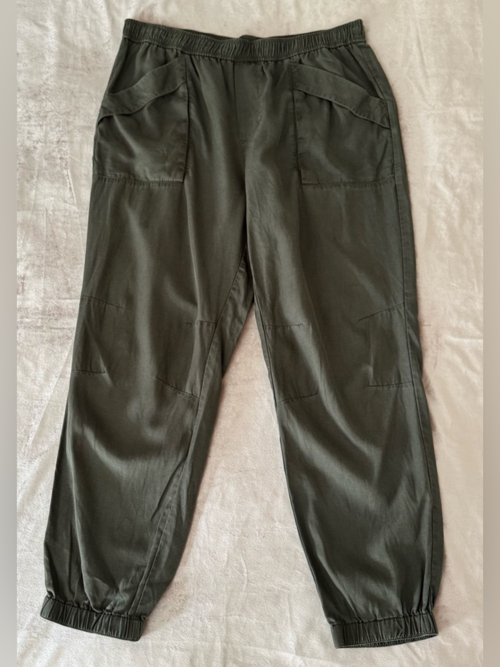 Vuori Women’s Joggers Olive Green